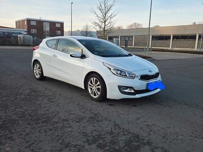 Gebraucht Kia Ceed Spirit 135 PS (99 kW) 2013 Weiß Kleinwagen