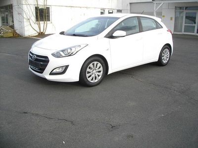 Gebraucht Hyundai i30 110 PS (80 kW) 2017 Weiß Limousine
