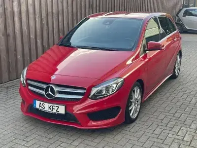 Używany Mercedes B250 211 KM (155 kW) 2015 Czerwony Minivan