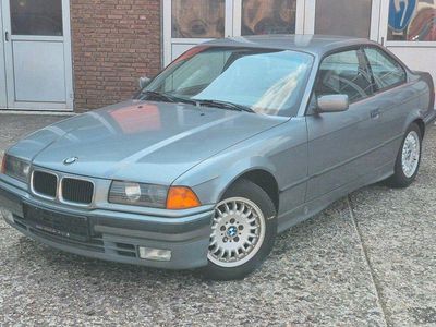 Grau Gebraucht 1993 BMW 320 Coupé | 3.950 €