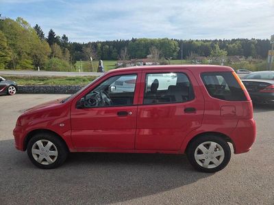 Begagnad Subaru Justy 94 HK (69 kW) 2008 Röd Halvkombi