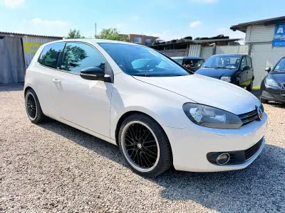 Gebraucht VW Golf VI Style 86 PS (63 kW) 2011 Candyweiß Kleinwagen