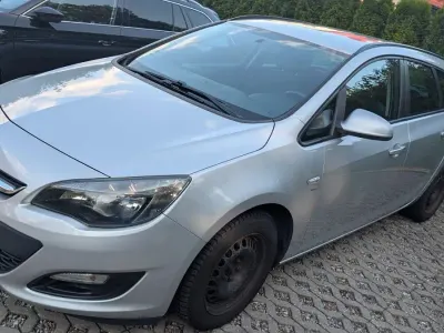 Gebraucht Opel Astra Energy 140 PS (102 kW) 2014 Silber Kombi