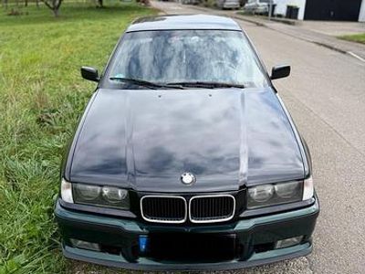 Schwarz Gebraucht 1994 BMW 316 | 2.400 €