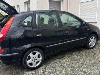 Usata Nissan Almera Tino 116 CV (85 kW) 2002 Nero Monovolume