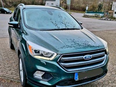 Gebraucht Ford Kuga 150 PS (110 kW) 2017 Grün SUV