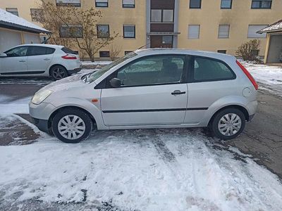 Grau Gebraucht 2003 Ford Fiesta Kleinwagen | 1.100 € (Fairer Preis)