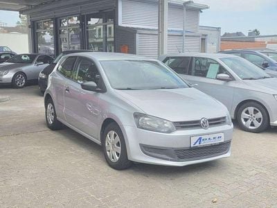 Silber (reflexsilber metallic / reflexsilber metallic) Gebraucht 2014 VW Polo Trendline Limousine | 6.498 € (Fairer Preis)