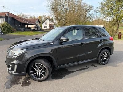 Gebraucht Suzuki Vitara Comfort+ 120 PS (88 kW) 2016 Schwarz SUV