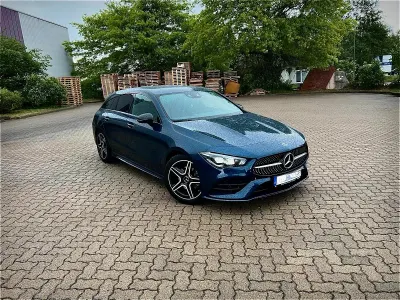 Gebraucht Mercedes CLA200 Shooting Brake AMG 163 PS (119 kW) 2023 Blau Kombi
