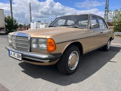 Gebraucht Mercedes 250 140 PS (102 kW) 1982 Gold Limousine