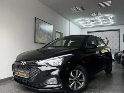 Gebraucht Hyundai i20 Trend 84 PS (61 kW) 2020 Schwarz Kleinwagen