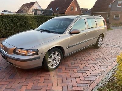 Second-hand Volvo V70 140 CP (102 kW) 2001 Auriu Break