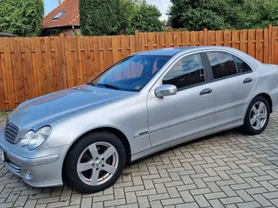 Gebraucht Mercedes C180 143 PS (105 kW) 2007 Grau Limousine