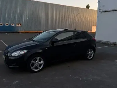Gebraucht Kia Ceed Spirit 125 PS (91 kW) 2009 Schwarz Kleinwagen