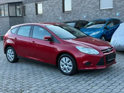 Second-hand Ford Focus Trend 101 CP (74 kW) 2012 Roșu Berlinǎ
