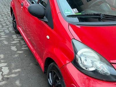 Gebraucht Toyota Aygo 68 PS (50 kW) 2006 Rot Kleinwagen