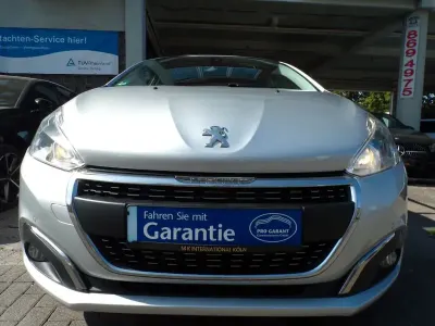 Gebraucht Peugeot 208 Allure 110 PS (80 kW) 2017 Silber Kleinwagen