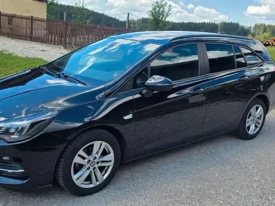 Gebraucht Opel Astra 131 PS (96 kW) 2021 Schwarz Kombi