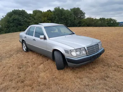 Gebraucht Mercedes 300 147 PS (108 kW) 1993 Silber Limousine