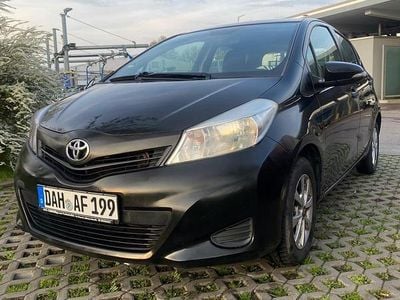Usata Toyota Yaris 69 CV (50 kW) 2012 Nero Utilitaria