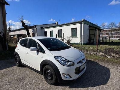 Gebraucht Hyundai ix20 90 PS (66 kW) 2014 Weiß Kleinwagen