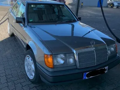 Gebraucht Mercedes E230 131 PS (96 kW) 1988 Grau Limousine