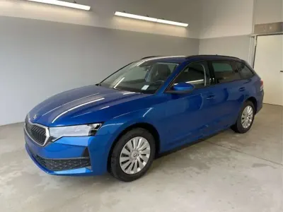 Neu Skoda Octavia Essence 150 PS (110 kW) 2025 [8x8x] race blue metallic Kombi