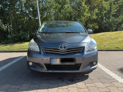 Gebraucht Toyota Verso 150 PS (110 kW) 2010 Grau Van / Kleinbus