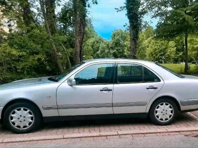 Gebraucht Mercedes E320 224 PS (164 kW) 1998 Silber Limousine