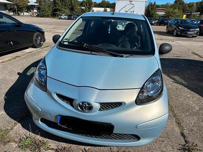 Gebraucht Toyota Aygo 68 PS (50 kW) 2007 Blau Kleinwagen
