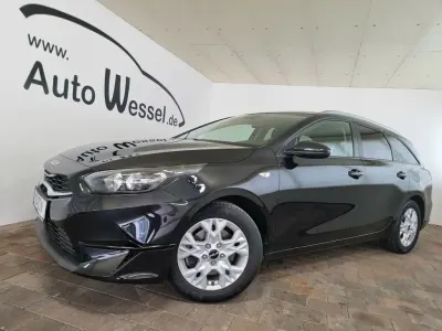 Gebraucht Kia Ceed 99 PS (72 kW) 2023 (1k) black pearl m (schwarz) (metallic) Kleinwagen