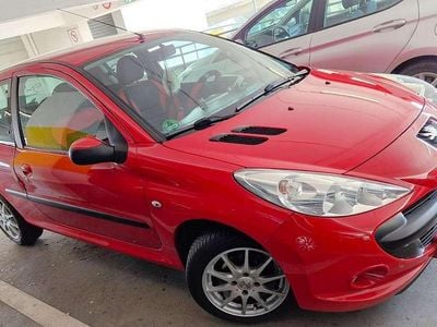 Gebraucht Peugeot 206 Basis 60 PS (44 kW) 2017 Rot Kleinwagen