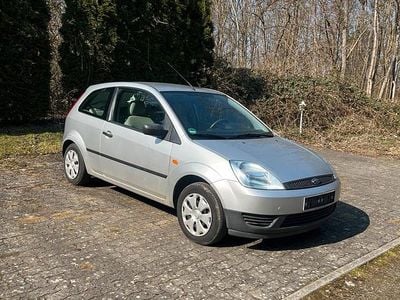 Gebraucht Ford Fiesta 69 PS (50 kW) 2003 Silber Kleinwagen