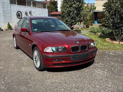 Gebraucht BMW 320 Basis 170 PS (125 kW) 2001 Rot Limousine