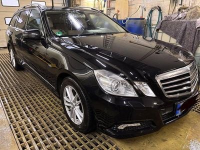 Usata Mercedes E200 136 CV (100 kW) 2010 Nero Station wagon
