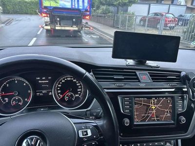 Weiß Gebraucht 2016 VW Touran Comfortline Van / Kleinbus | 13.700 € (Etwas zu teuer)