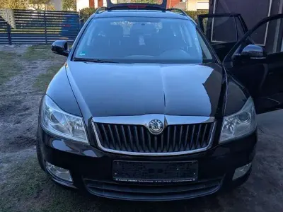 Gebraucht Skoda Octavia Ambiente 160 PS (117 kW) 2010 Schwarz Kombi