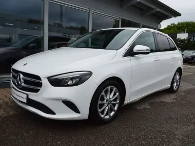 Gebraucht Mercedes B180 Urban 136 PS (100 kW) 2019 Weiß Kleinwagen