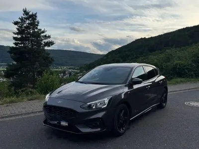 Gebraucht Ford Focus ST-Line 125 PS (91 kW) 2020 Grau Limousine