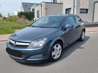 Usata Opel Astra GTC Eco 90 CV (66 kW) 2010 Grigio Utilitaria
