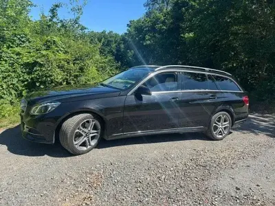 Gebraucht Mercedes E220 Avantgarde 170 PS (125 kW) 2013 Schwarz Limousine