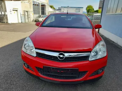 Gebraucht Opel Astra Edition 116 PS (85 kW) 2007 Rot Cabrio