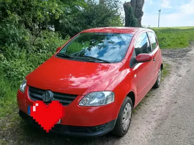 Gebraucht VW Fox 54 PS (39 kW) 2008 Rot Kleinwagen