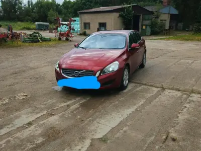 Gebraucht Volvo V60 114 PS (83 kW) 2013 Rot Kombi