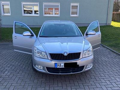 Grau Gebraucht 2009 Skoda Octavia Limousine | 3.500 € (Fairer Preis)