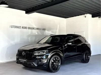 Gebraucht VW Touareg R 462 PS (339 kW) 2023 Grenadillschwarz metallic SUV