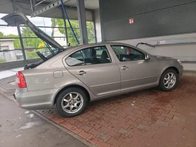 Gebraucht Skoda Octavia 120 PS (88 kW) 2010 Grau Limousine