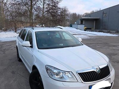 Gebraucht Skoda Octavia 105 PS (77 kW) 2012 Weiß Kombi