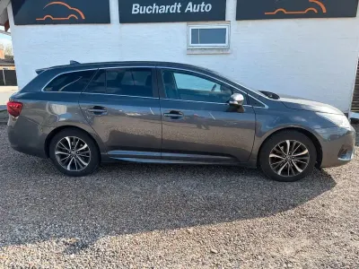 Gebraucht Toyota Avensis T2 147 PS (108 kW) 2017 Grau Limousine